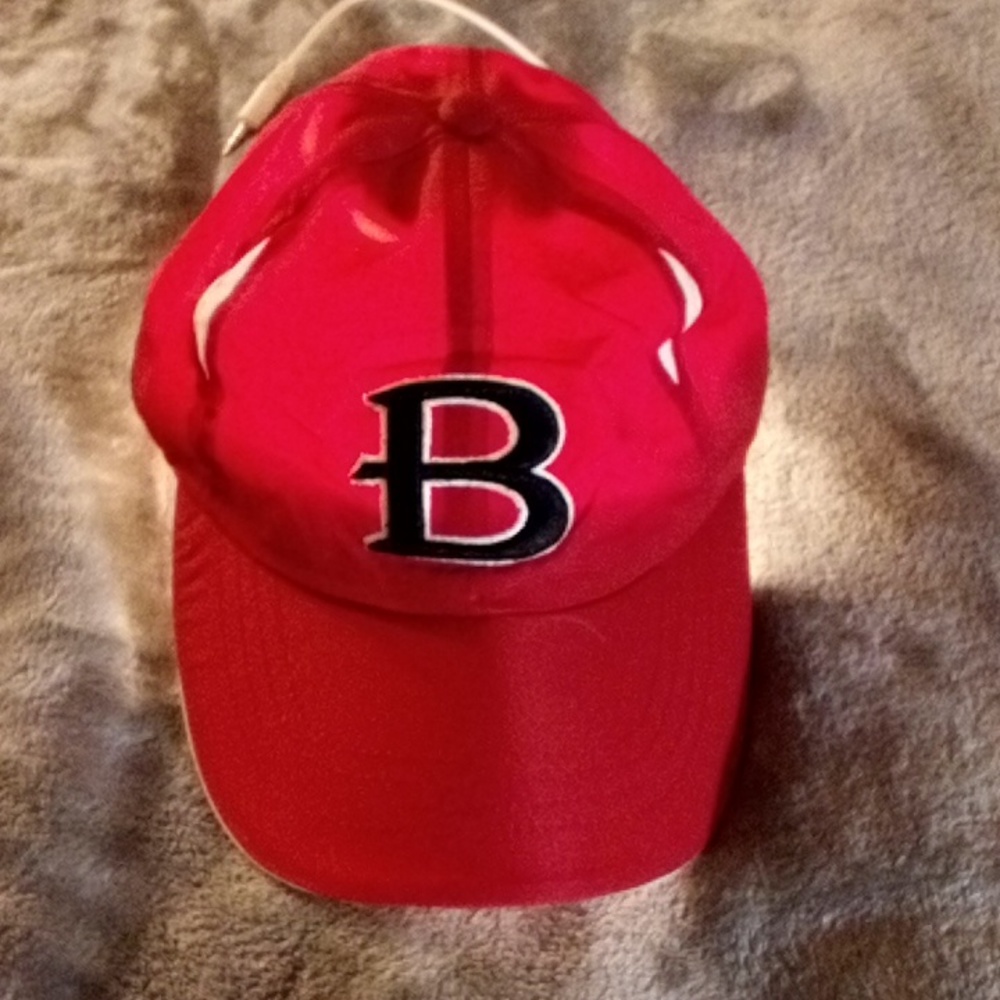 RED SOXS MENS HAT ADJUSTABLE NEW